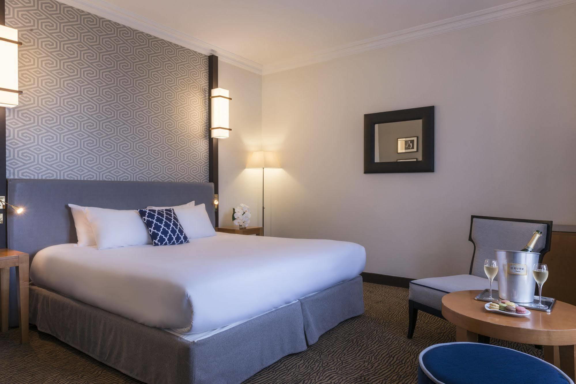 Hotel Le Marquis By Inwood Hotels Paris Bagian luar foto